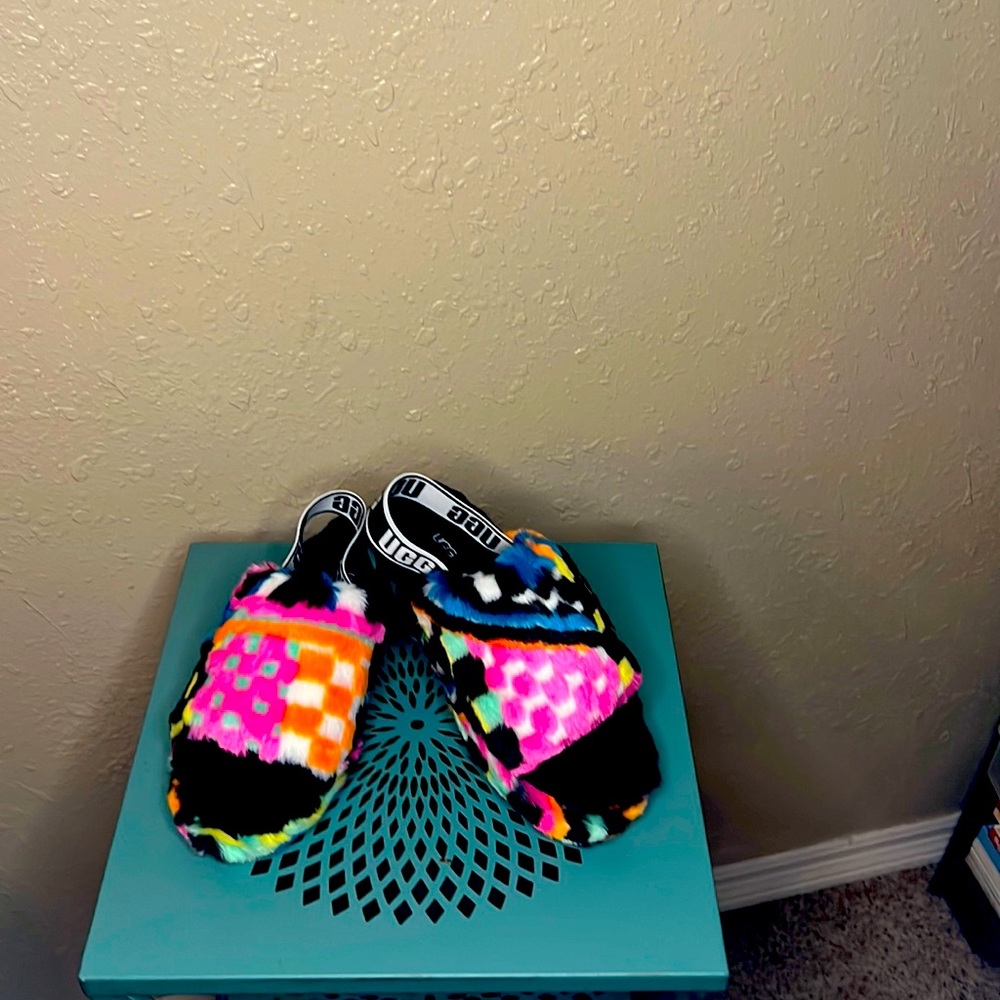 Ugg slide slippers size 6 women’s